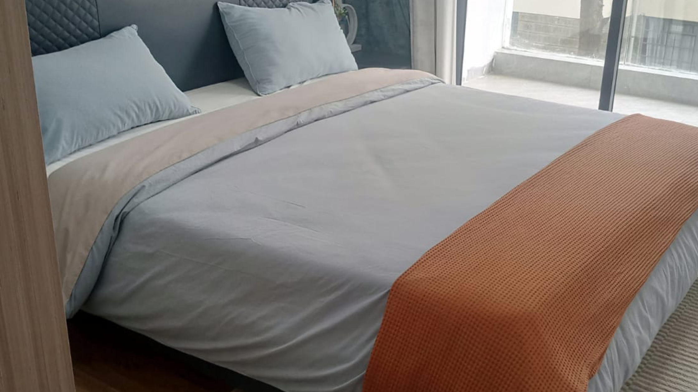 selling million dollar homes- Luxury One Bedroom Apartment for Sale (with Study Room