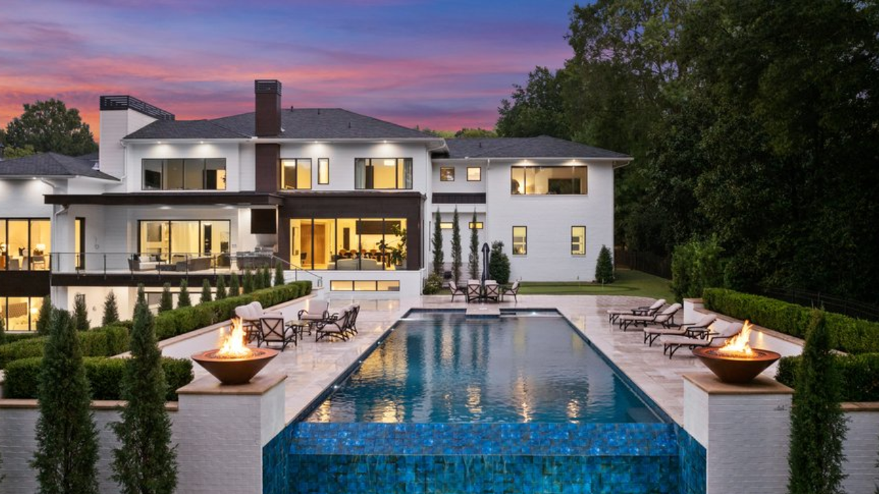 How is the luxury housing market performing in 2025?